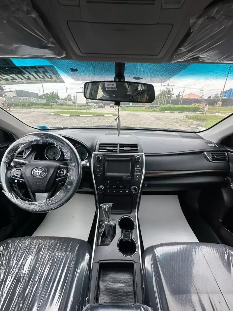 Toyota Camry   - 2016