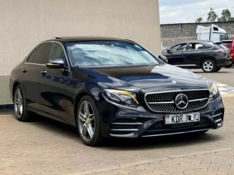 Mercedes-Benz E200   - 2017