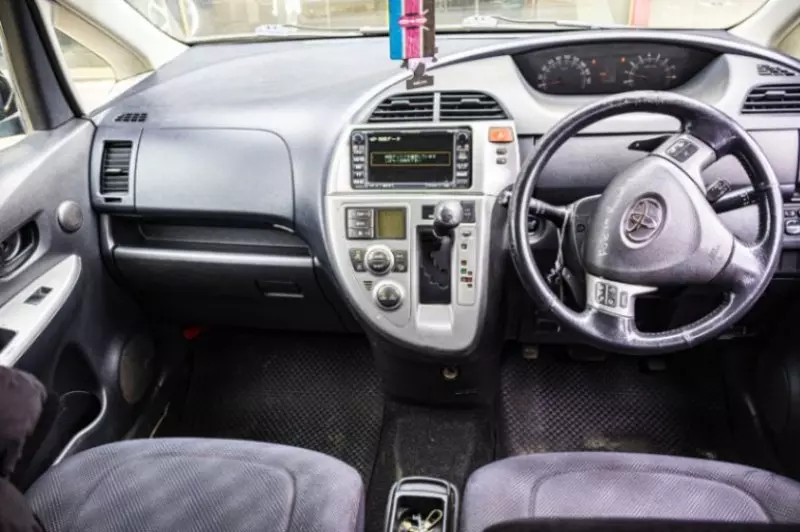 Toyota Ractis   - 2006