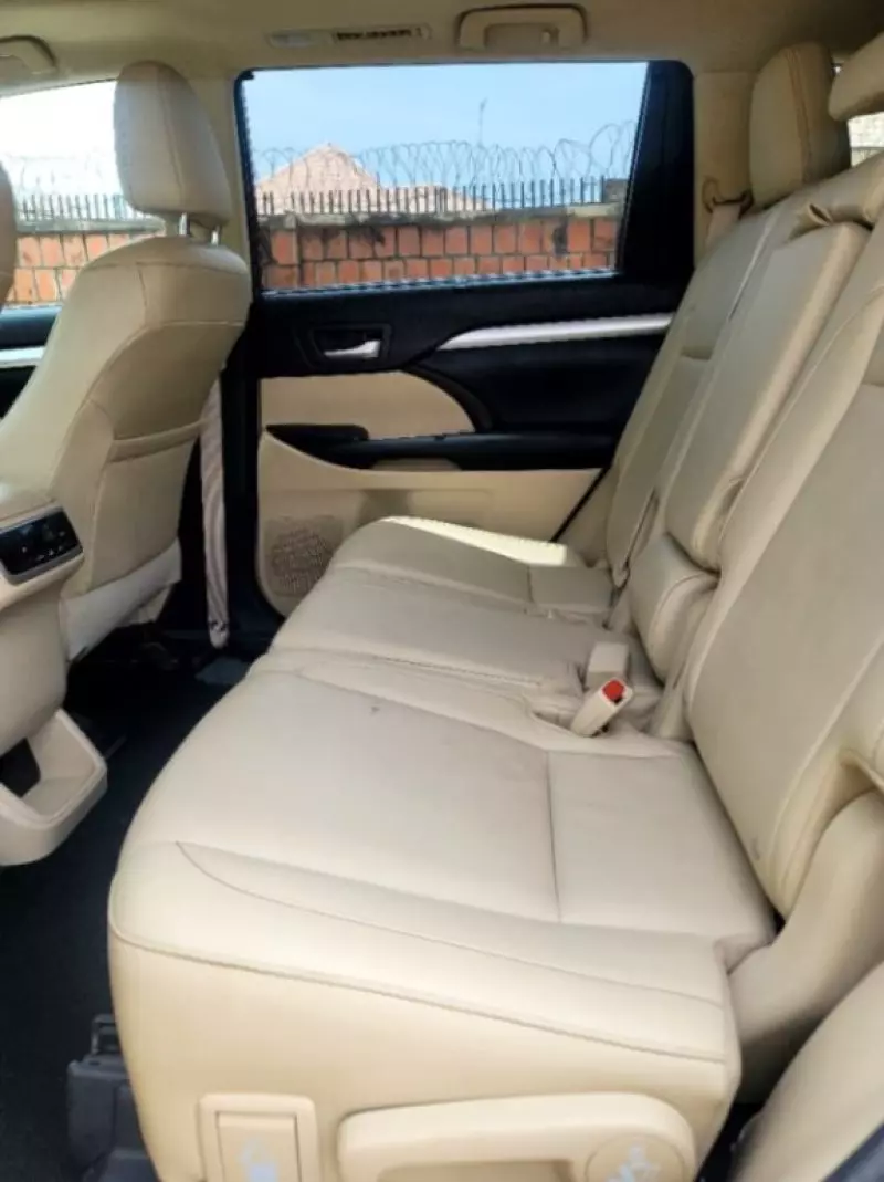 Toyota Highlander   - 2015