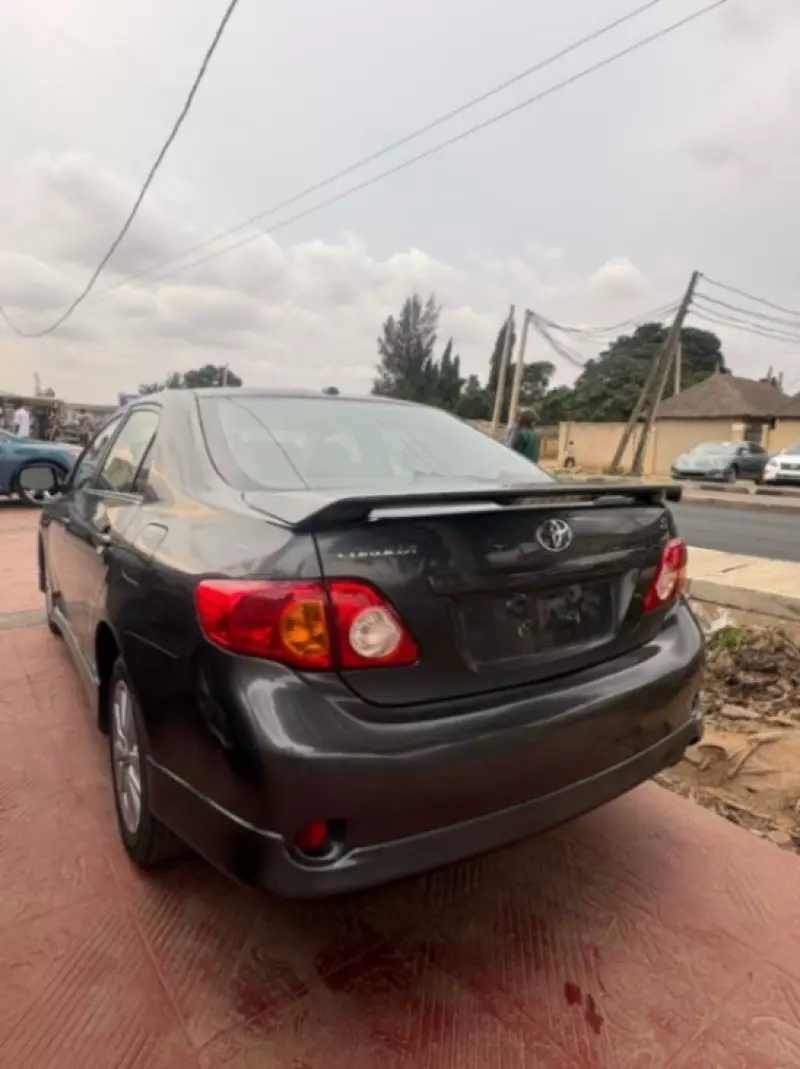 Toyota Corolla   - 2009