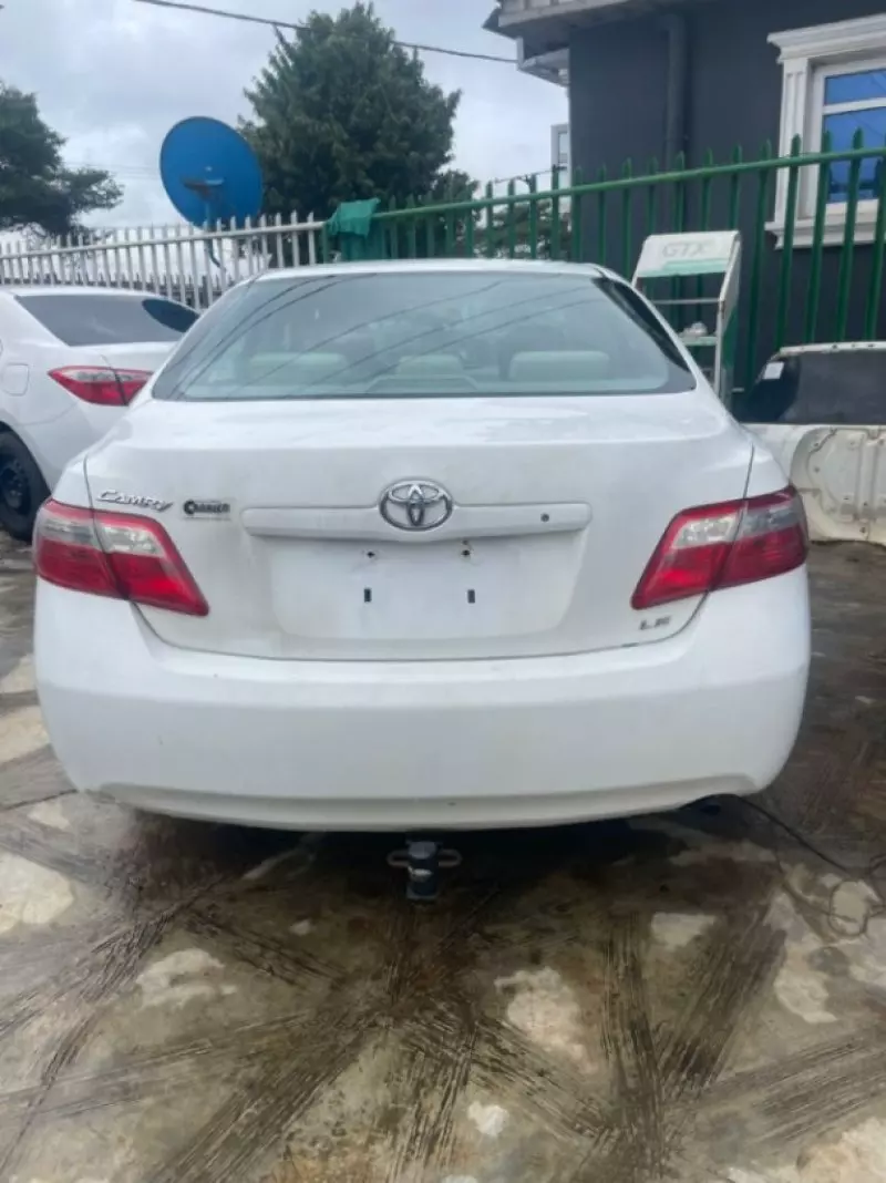 Toyota Camry   - 2009
