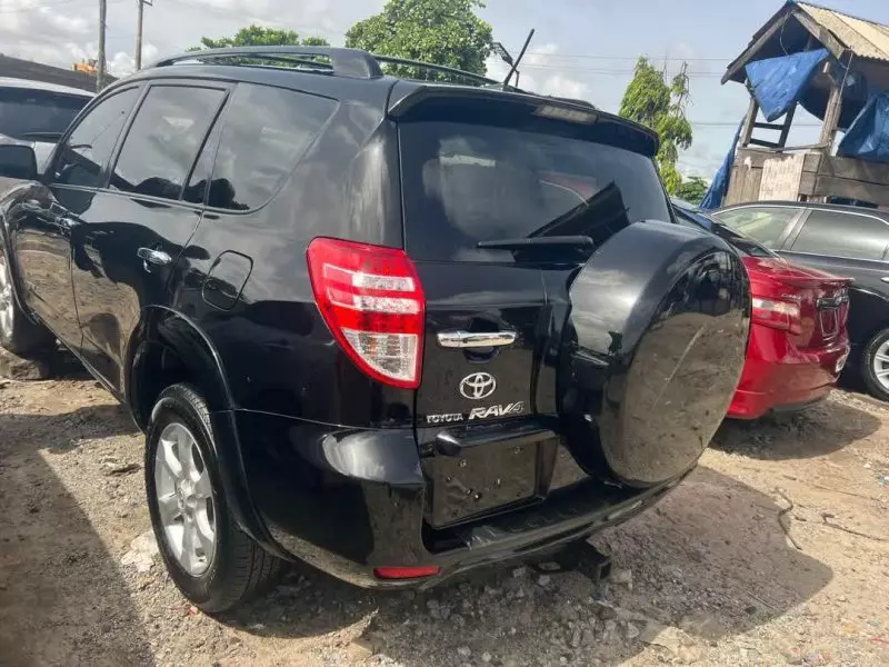 Toyota RAV 4   - 2010