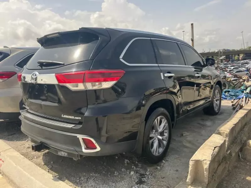 Toyota Highlander   - 2014