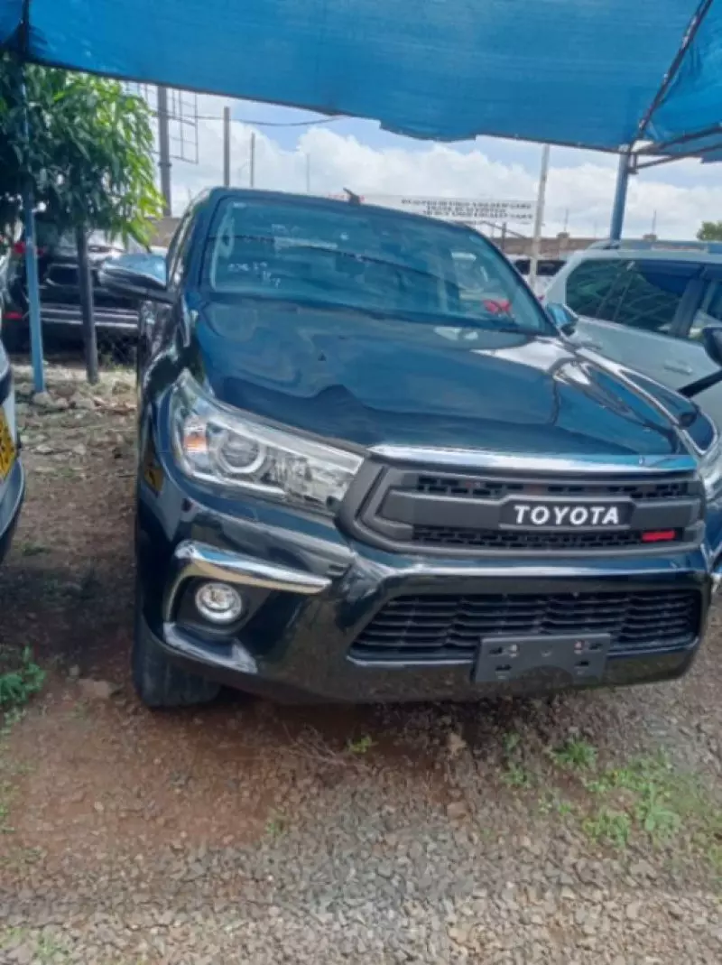 Toyota Hilux   - 2018