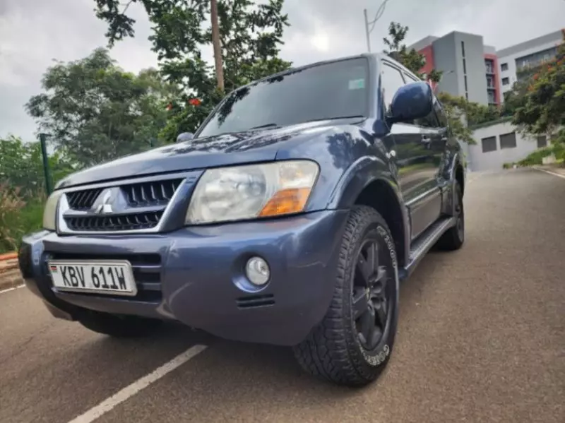 Mitsubishi Pajero   - 2006