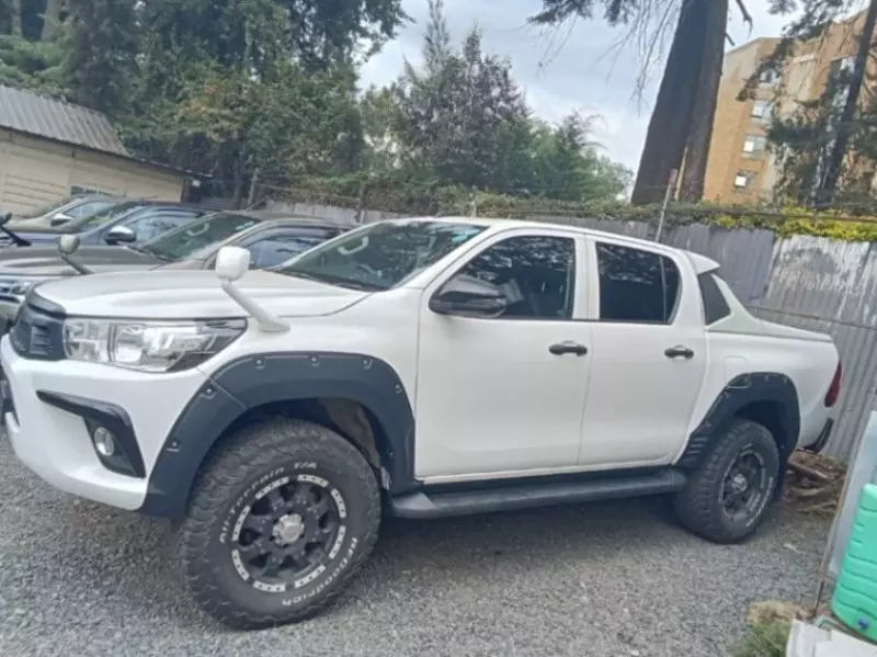 Toyota Hilux   - 2019