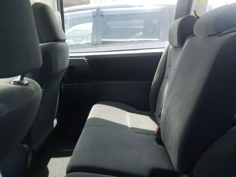 Toyota Noah   - 2012