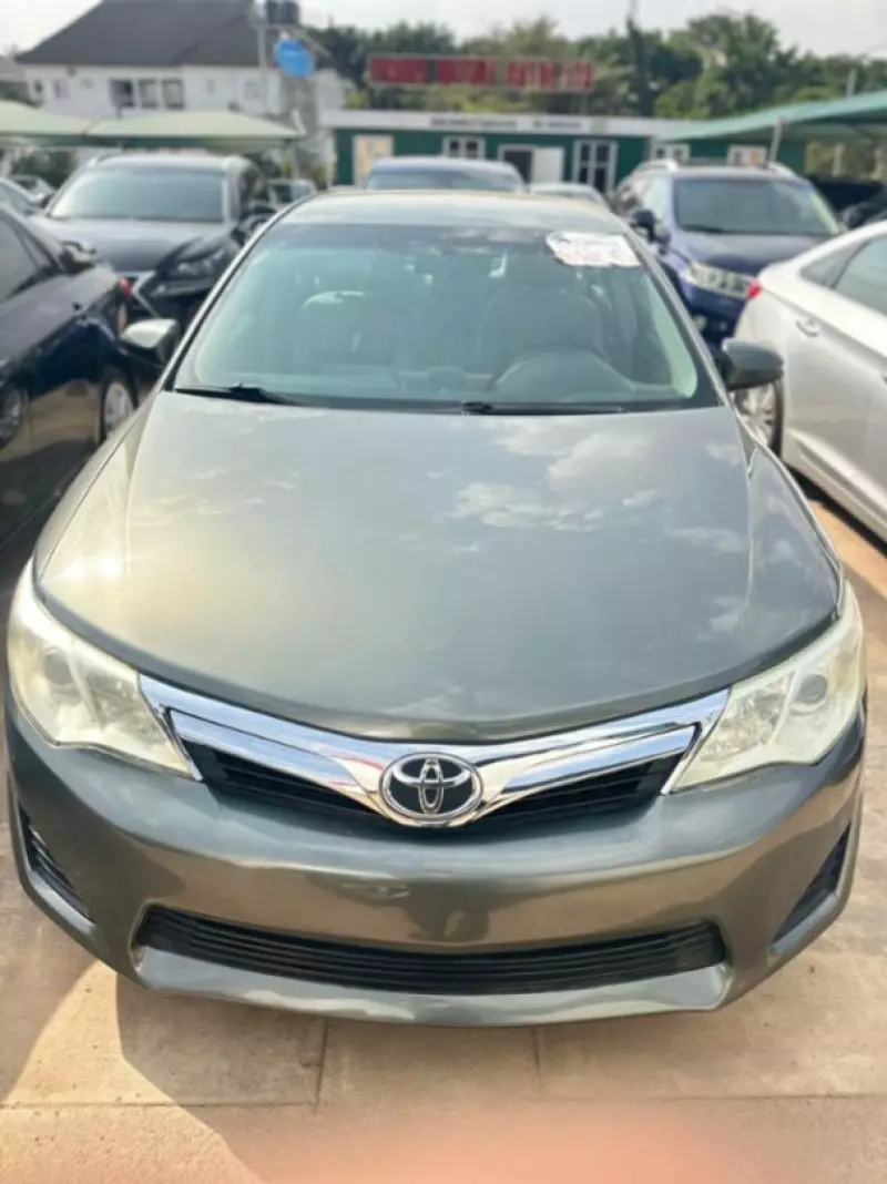 Toyota Camry   - 2014