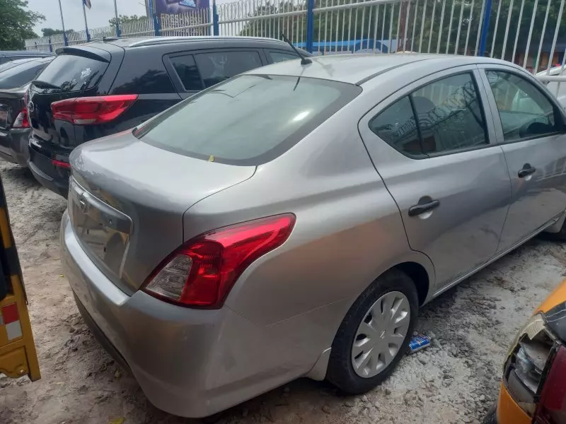 Nissan Versa   - 2015