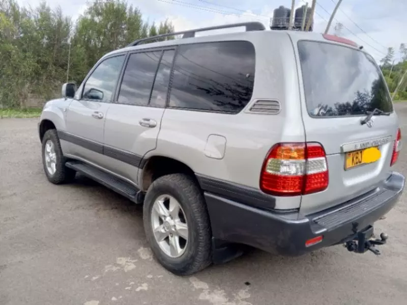 Toyota Land Cruiser   - 2005