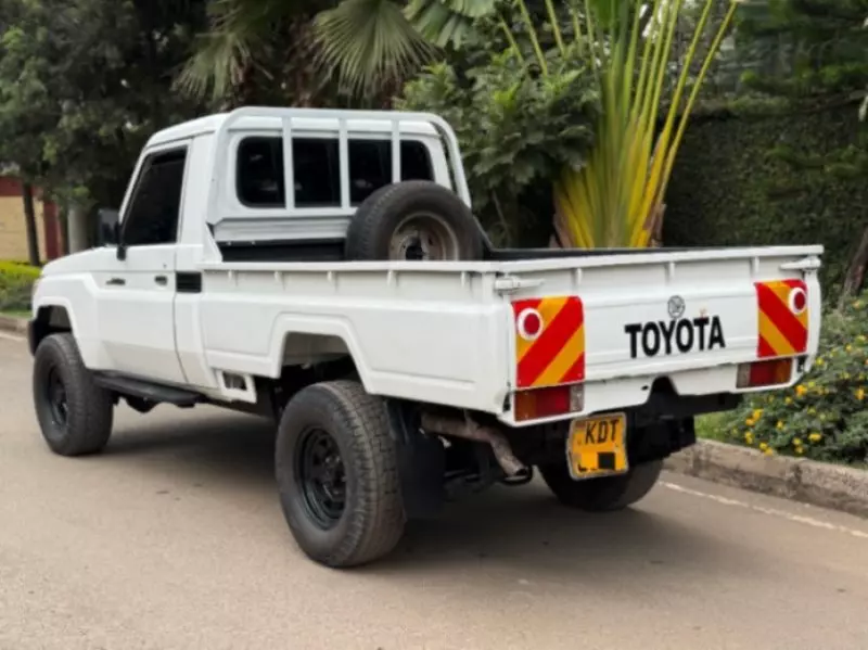 Toyota Land Cruiser Pick Up   - 2011
