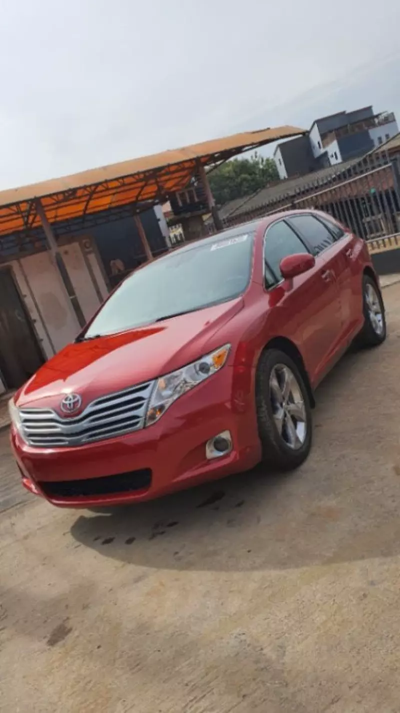 Toyota Venza   - 2011