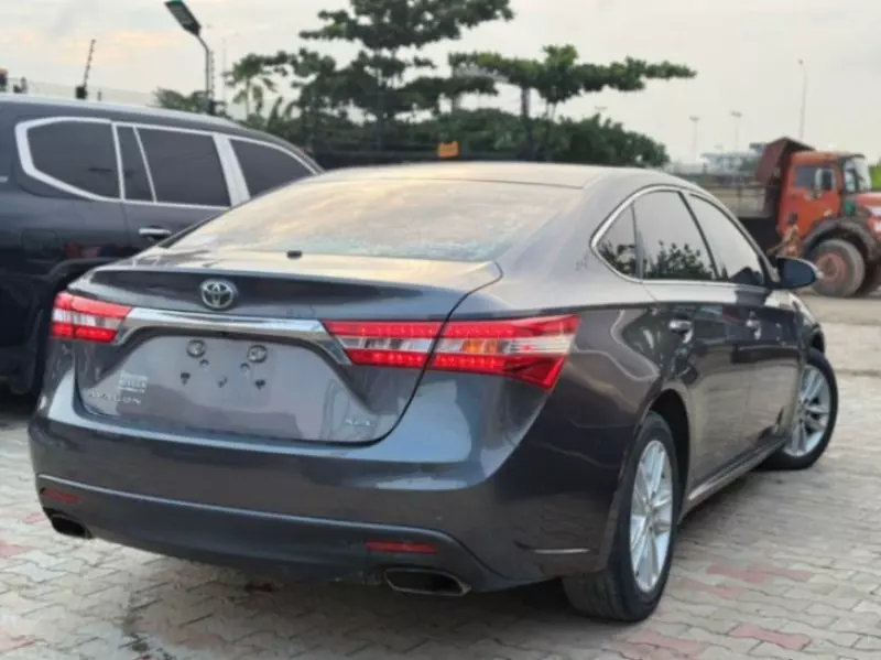 Toyota Avalon   - 2013