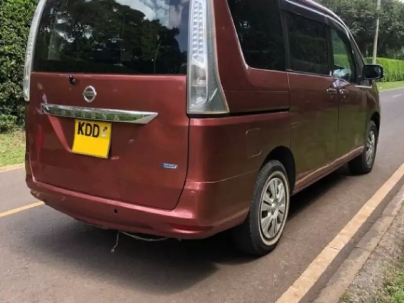 Nissan Serena   - 2014