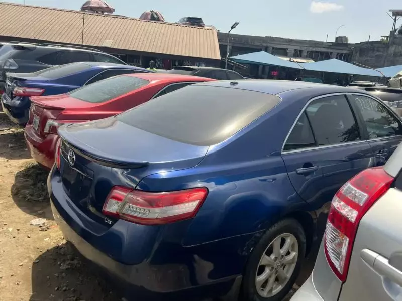 Toyota Camry   - 2011