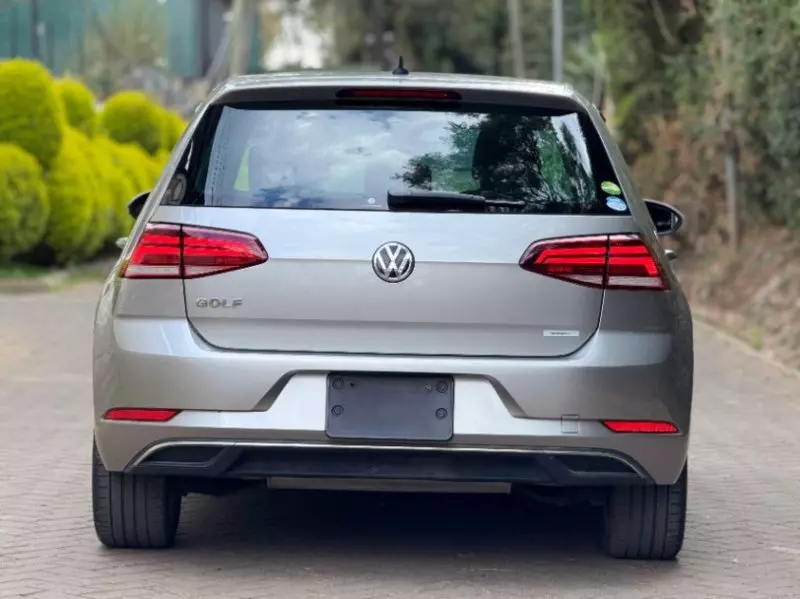 Volkswagen Golf   - 2018