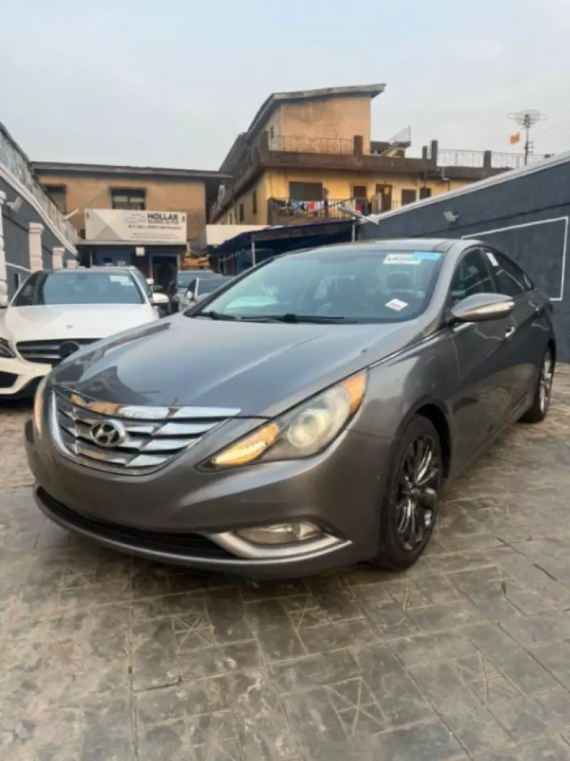 Hyundai Sonata   - 2013