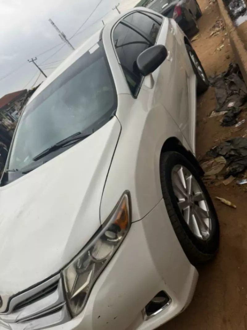 Toyota Venza   - 2012
