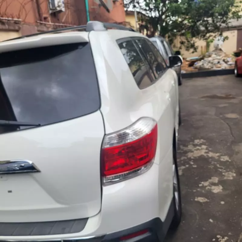 Toyota Highlander   - 2012