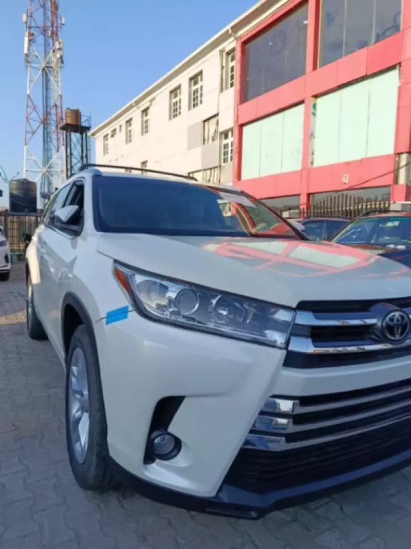 Toyota Highlander   - 2014