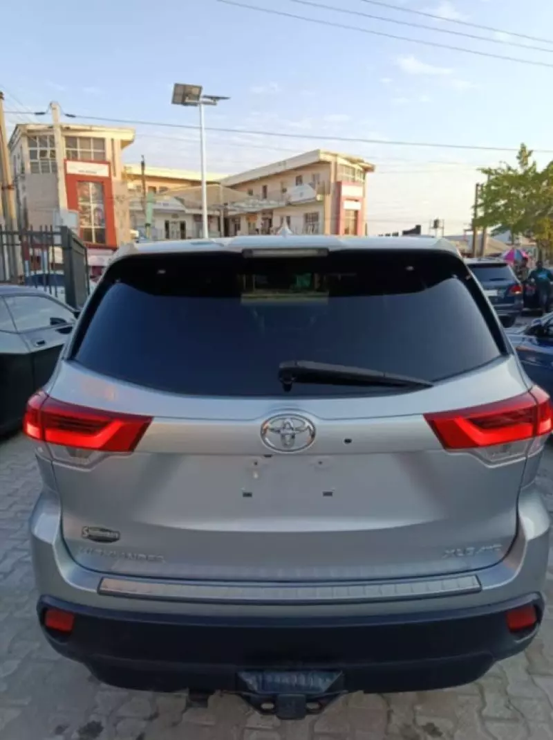 Toyota Highlander   - 2018