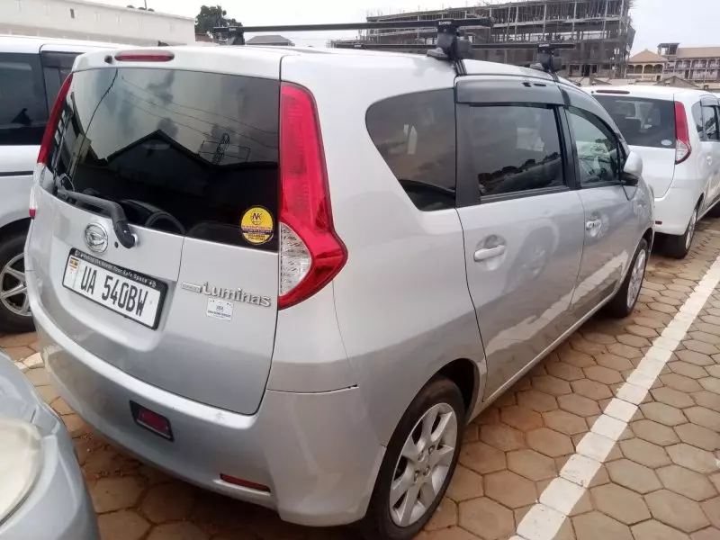 Toyota Passo Sette   - 2010