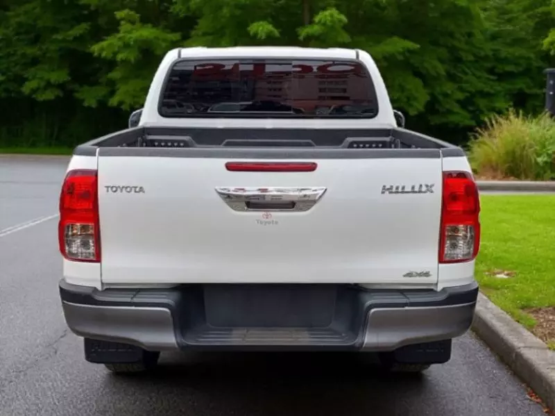 Toyota Hilux   - 2022