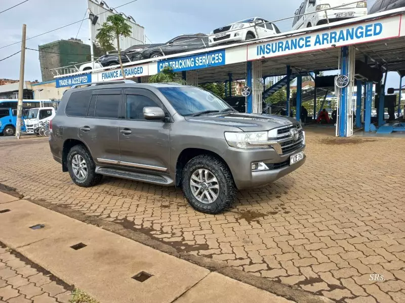 Toyota Land Cruiser V8   - 2012