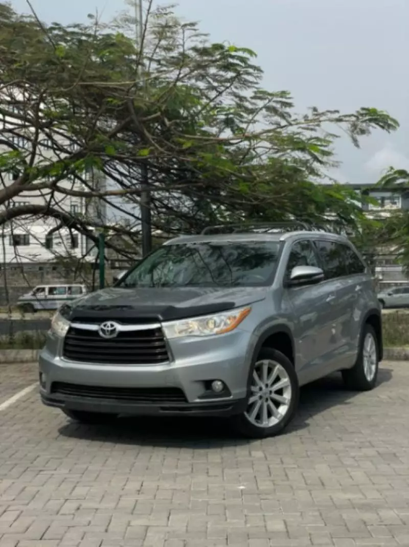 Toyota Highlander   - 2016