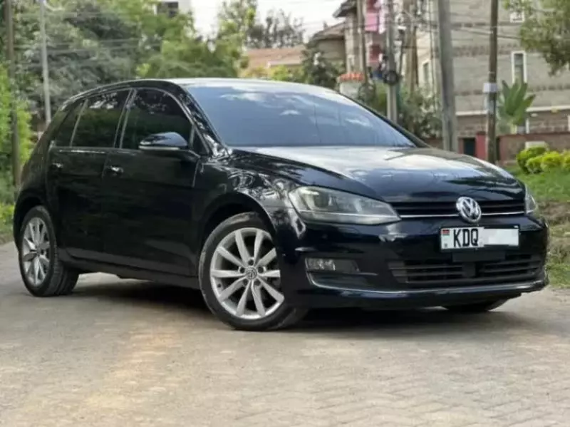 Volkswagen Golf   - 2017