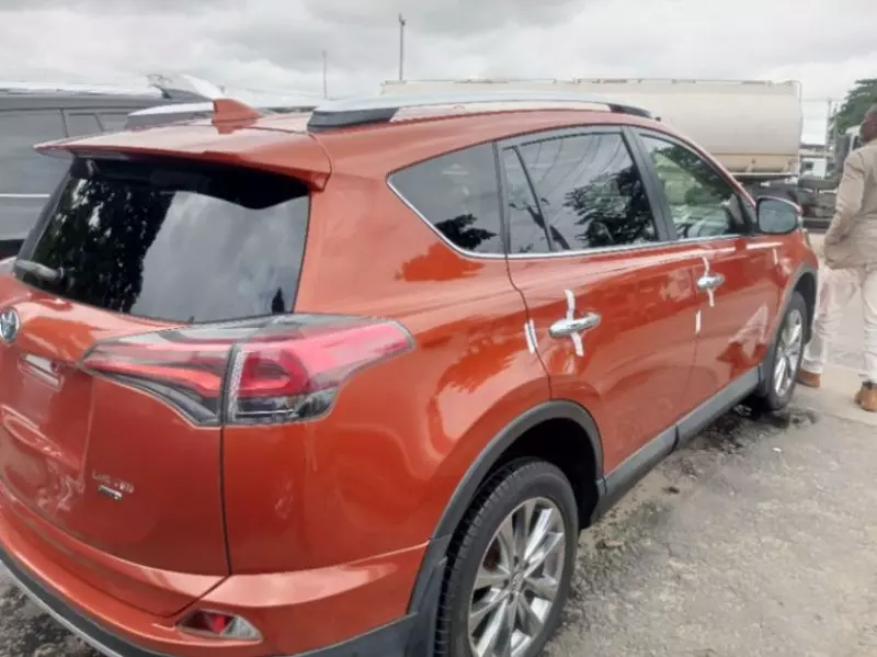 Toyota RAV 4   - 2017