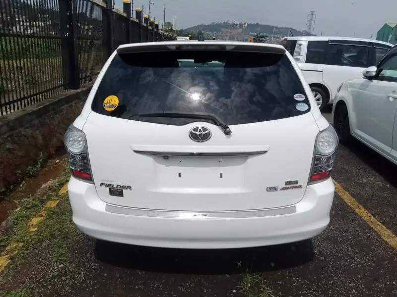 Toyota Fielder    - 2012
