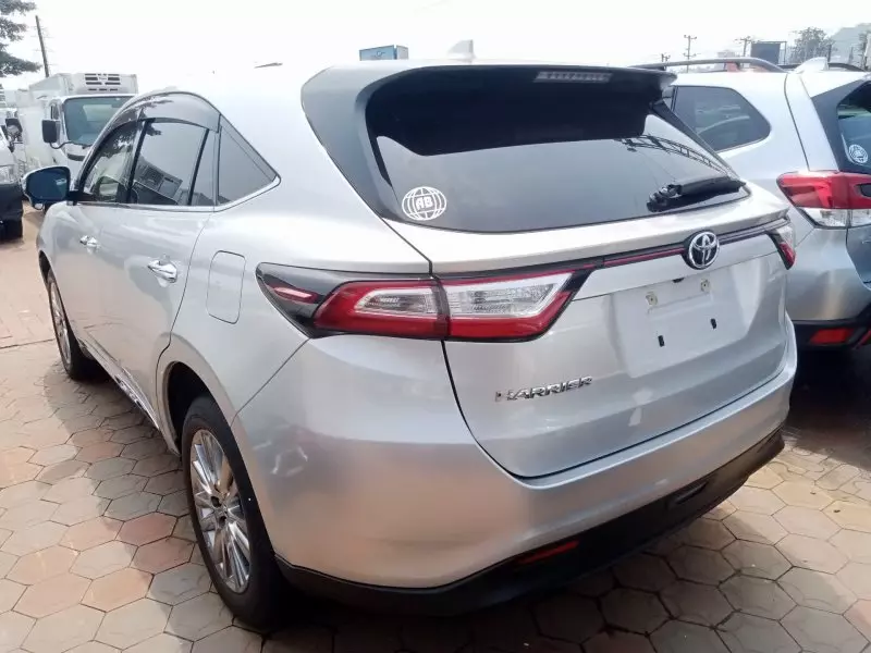 Toyota Harrier   - 2017