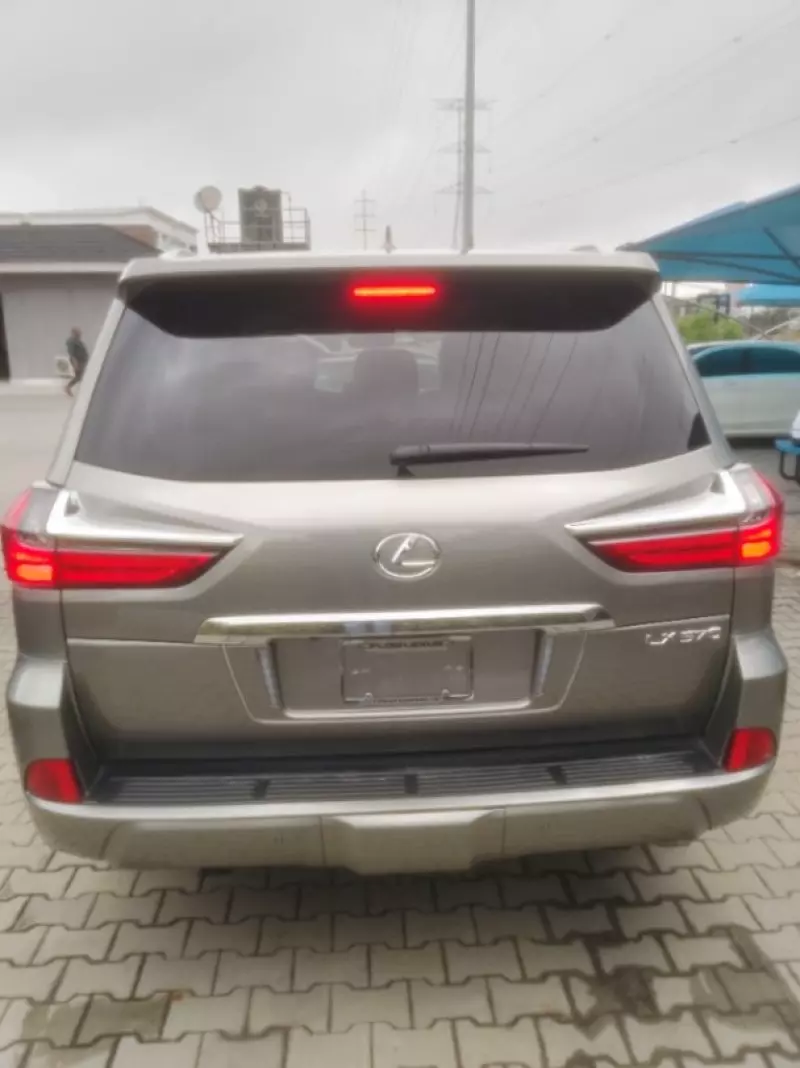 Lexus LX 570   - 2017