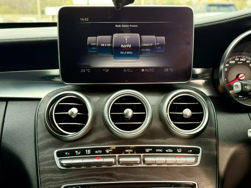 Mercedes-Benz C200   - 2014