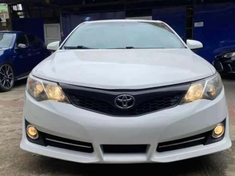 Toyota Camry   - 2013