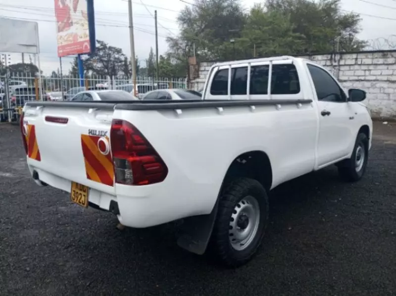 Toyota Hilux   - 2022