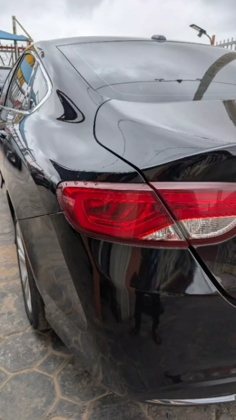 Chrysler 200   - 2015