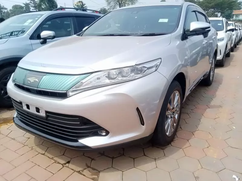 Toyota Harrier   - 2017
