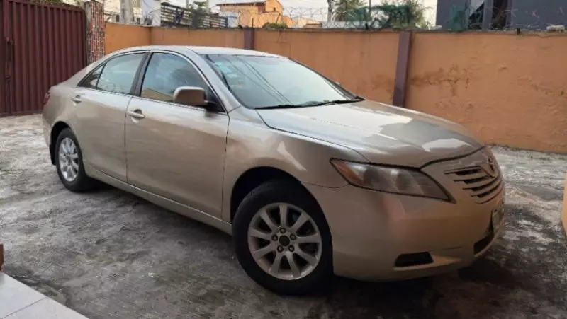 Toyota Camry   - 2009