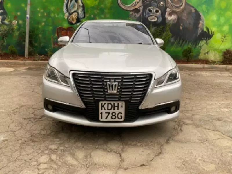 Toyota Crown   - 2014