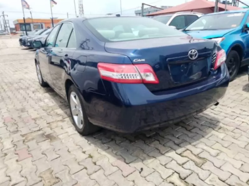 Toyota Camry   - 2010