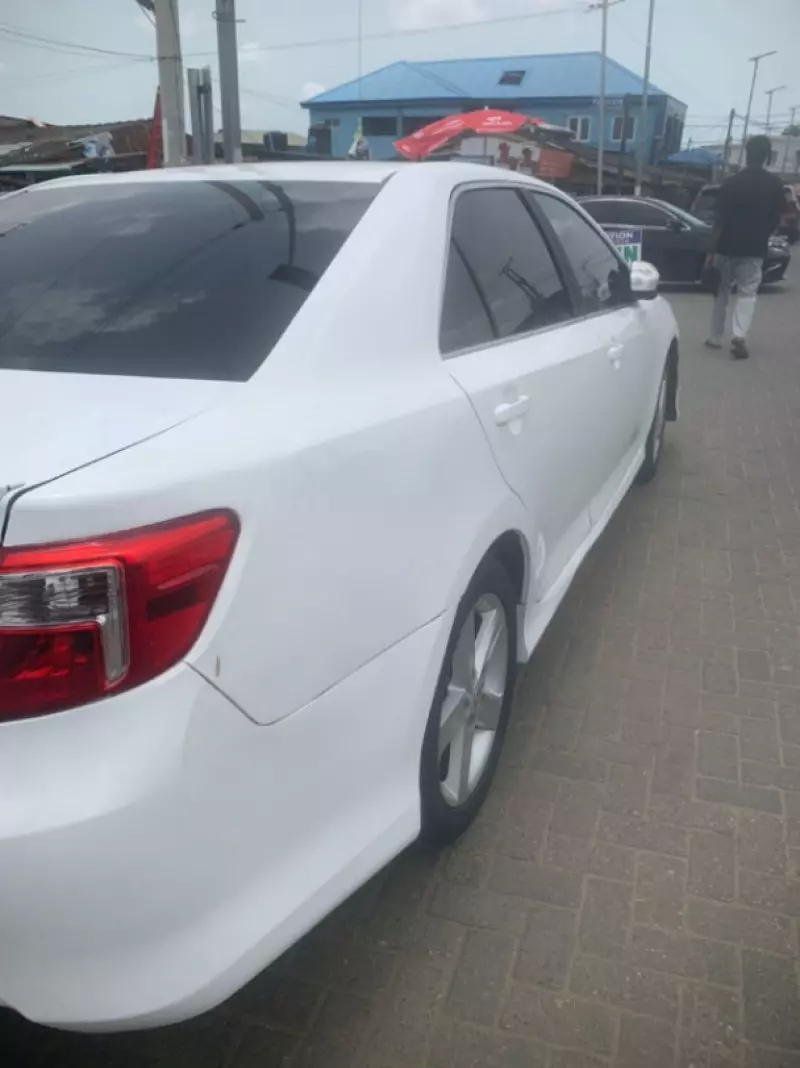 Toyota Camry   - 2012