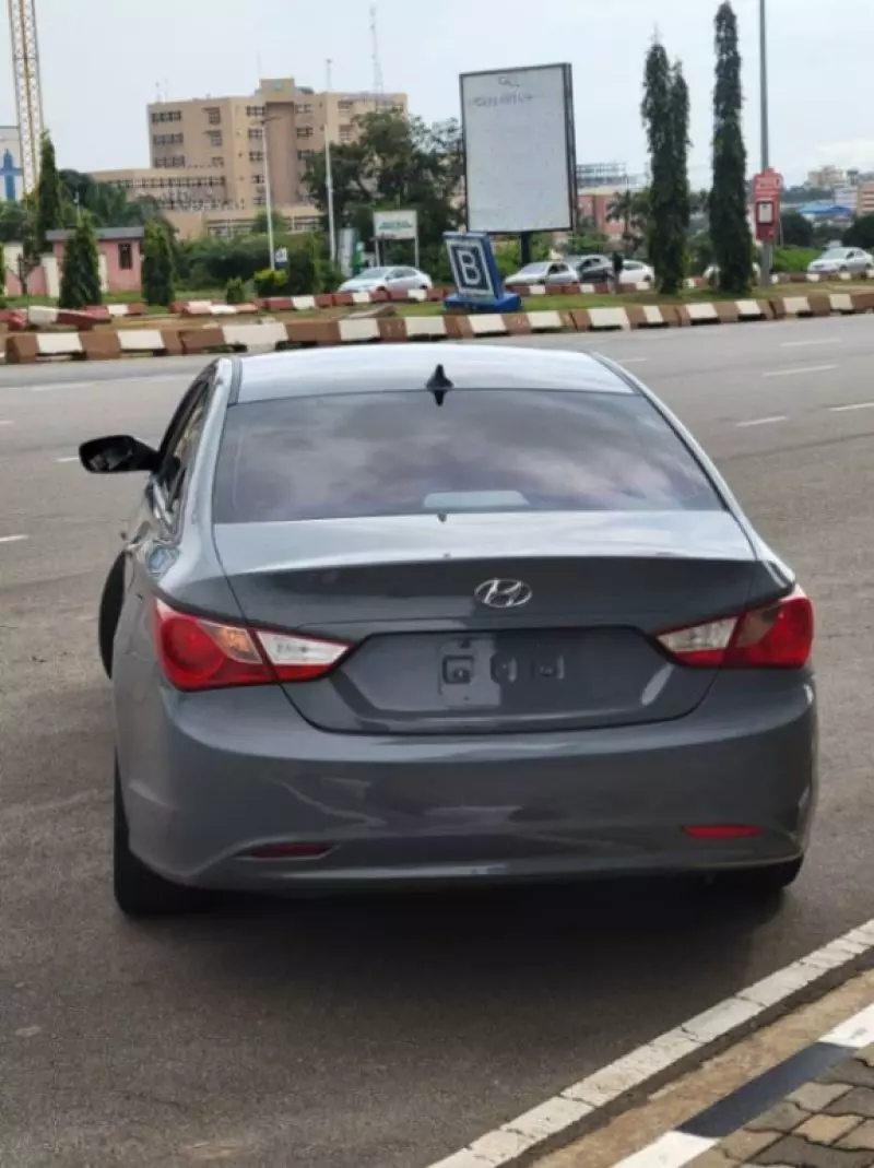 Hyundai Sonata   - 2013