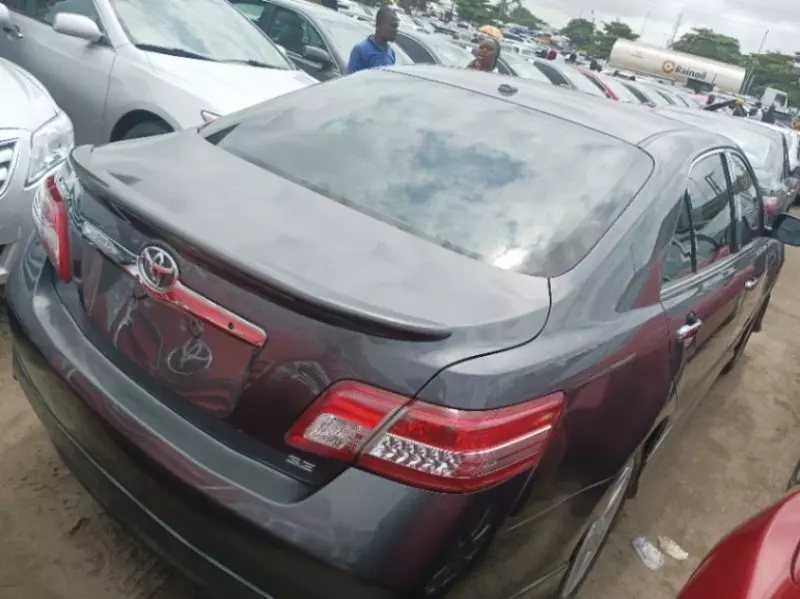 Toyota camry   - 2010