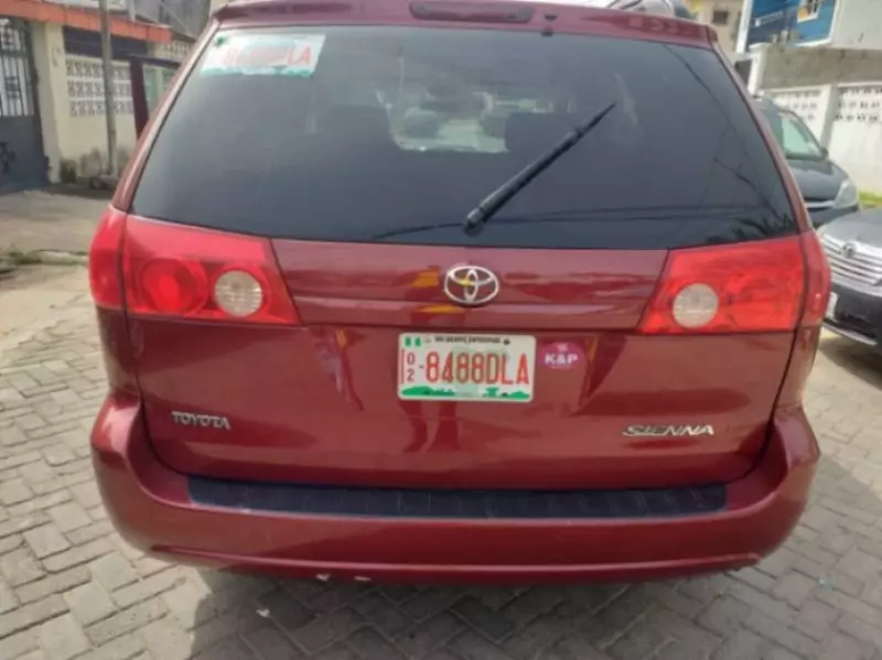 Toyota Sienna   - 2007