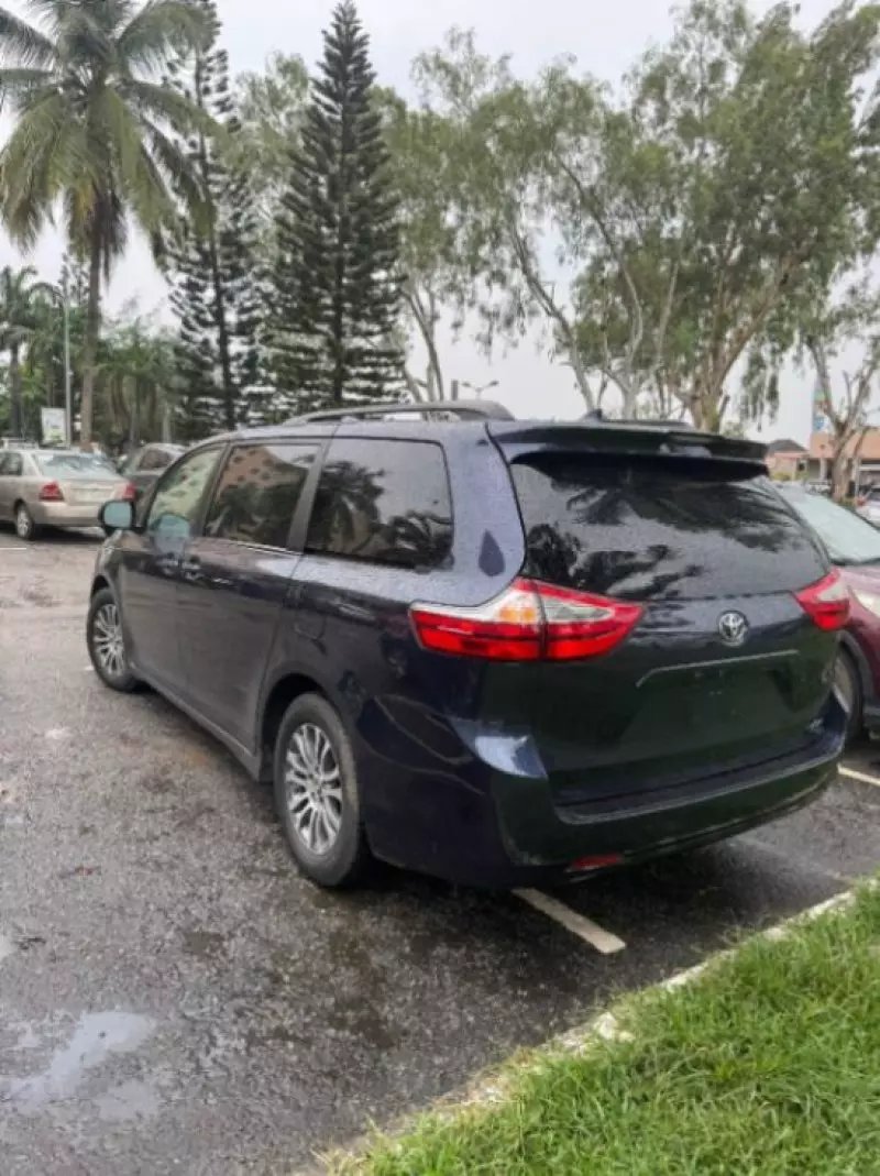 Toyota Sienna   - 2019
