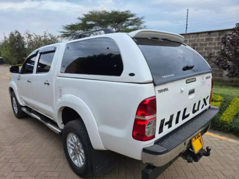 Toyota Hilux   - 2014