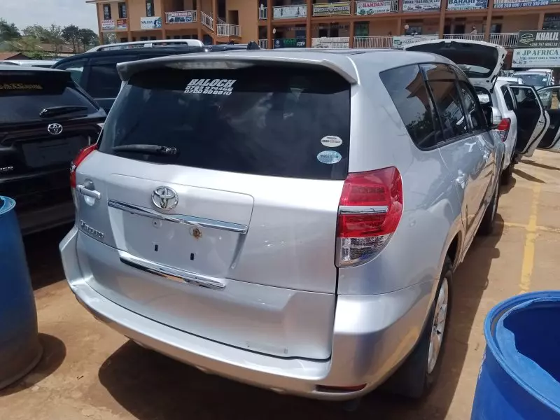 Toyota Vanguard    - 2011